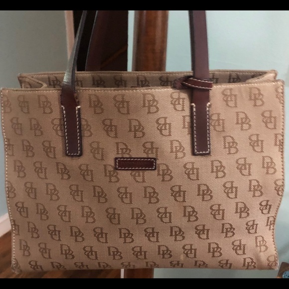 Dooney & Bourke Handbags - Dooney and Bourke purse. Very clean.